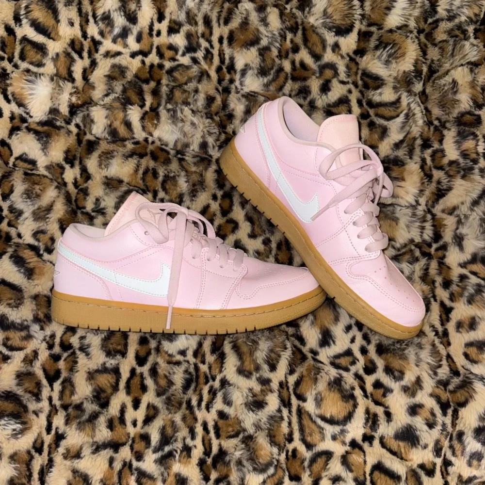 NIKE AIR JORDAN 1 LOWS! - Picture 3 of 8